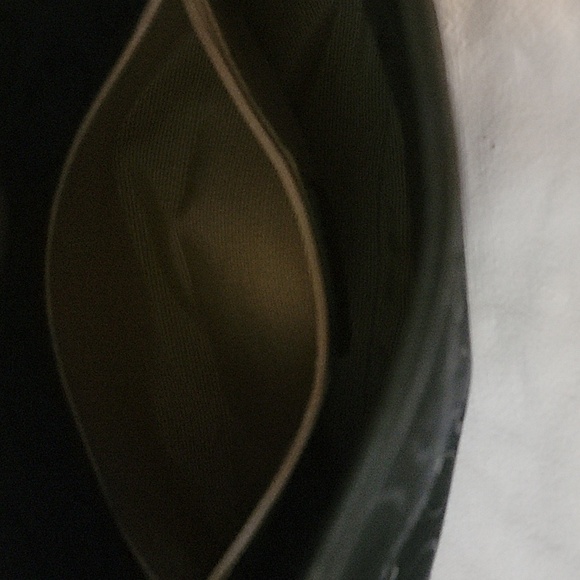 Salvatore Ferragamo Black Shoulder Bag - Picture 4 of 8